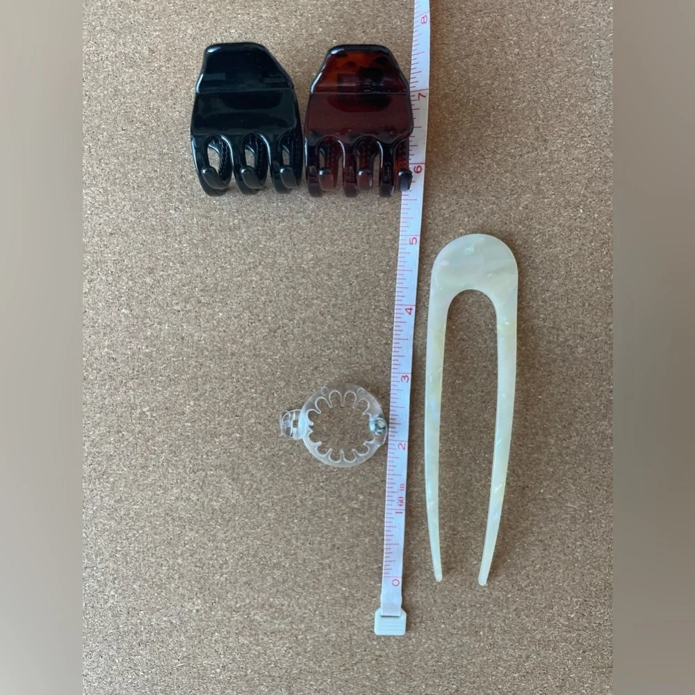 Hair clips- All new! - Picture 2 of 3